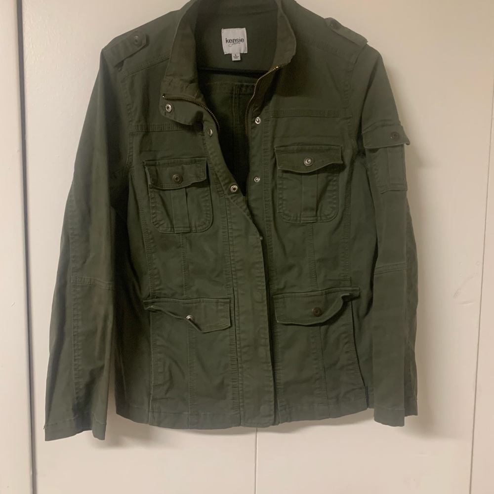 Kensie Utility army green jacket /can fit  a med size person  runs small